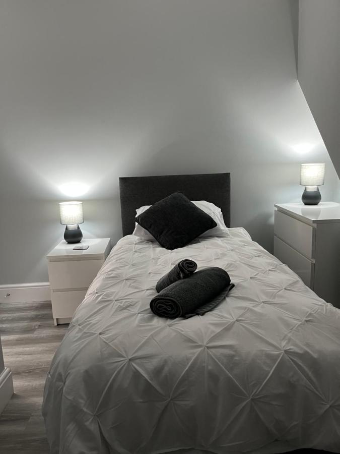 Entire Spacious 4 Bedroom Apartment In Борнмут Экстерьер фото
